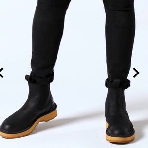 Sorel Black Hi-Line Chelsea Boot Sz Eu 40.5/9.5